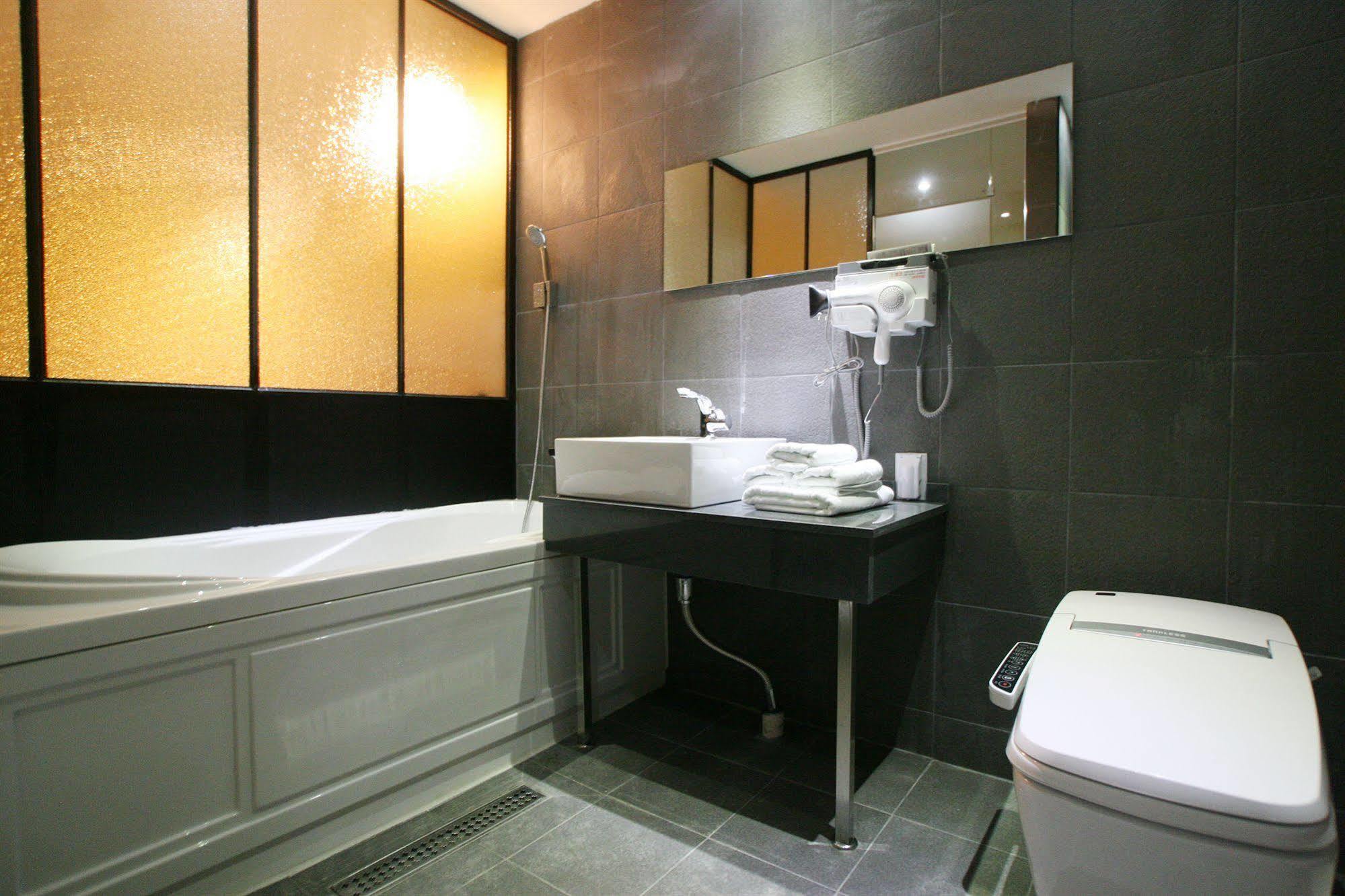 Vvalt Hotel Сеул Екстериор снимка